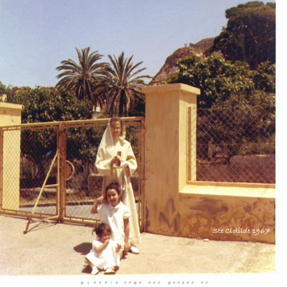 MERS EL KEBIR F UNE COMMUNION A SAINTE CLOTILDE 1967.JPG